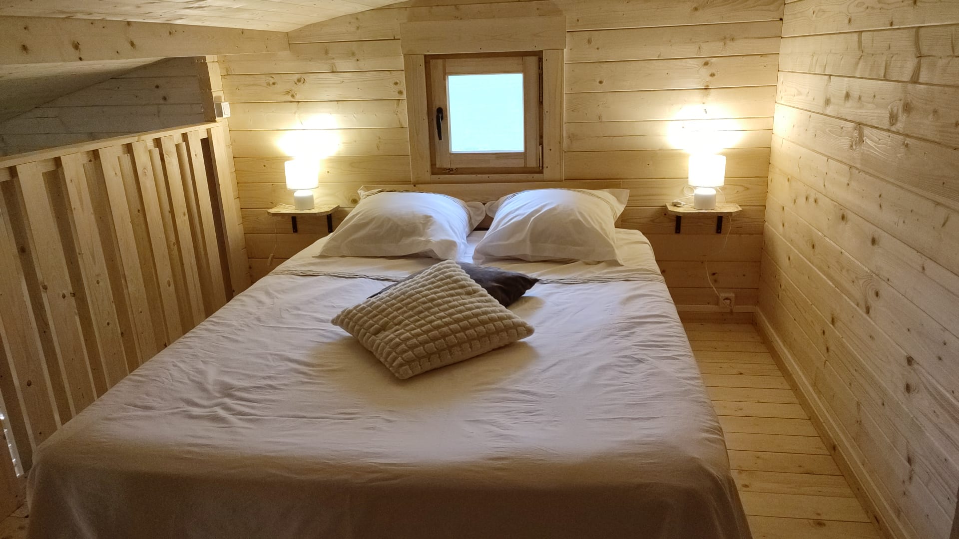 chambre avec lit 2 places chalet des sarteaux